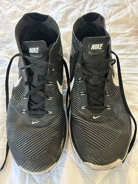Lightweight Nike Black & White Training Sneakers